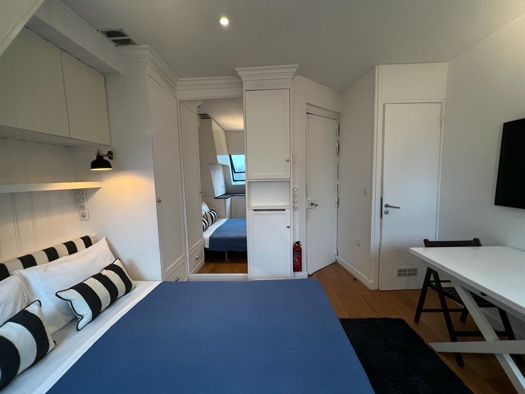 Perfect Top Floor Apt. Paris 8th