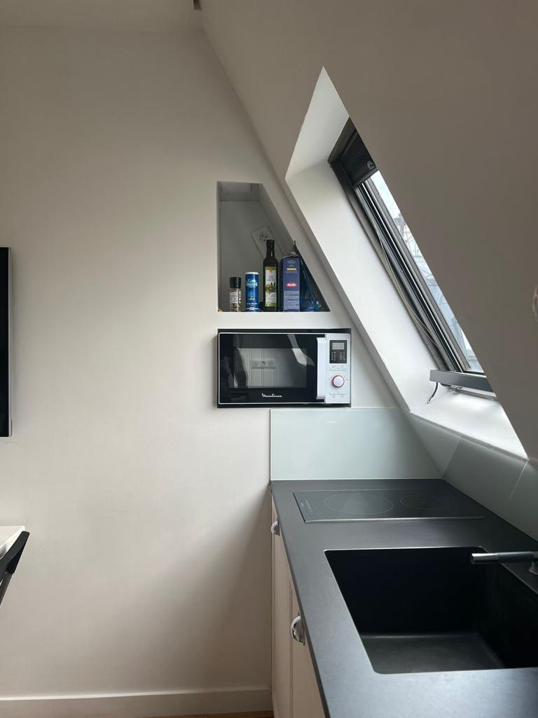 Perfect Top Floor Apt. Paris 8th