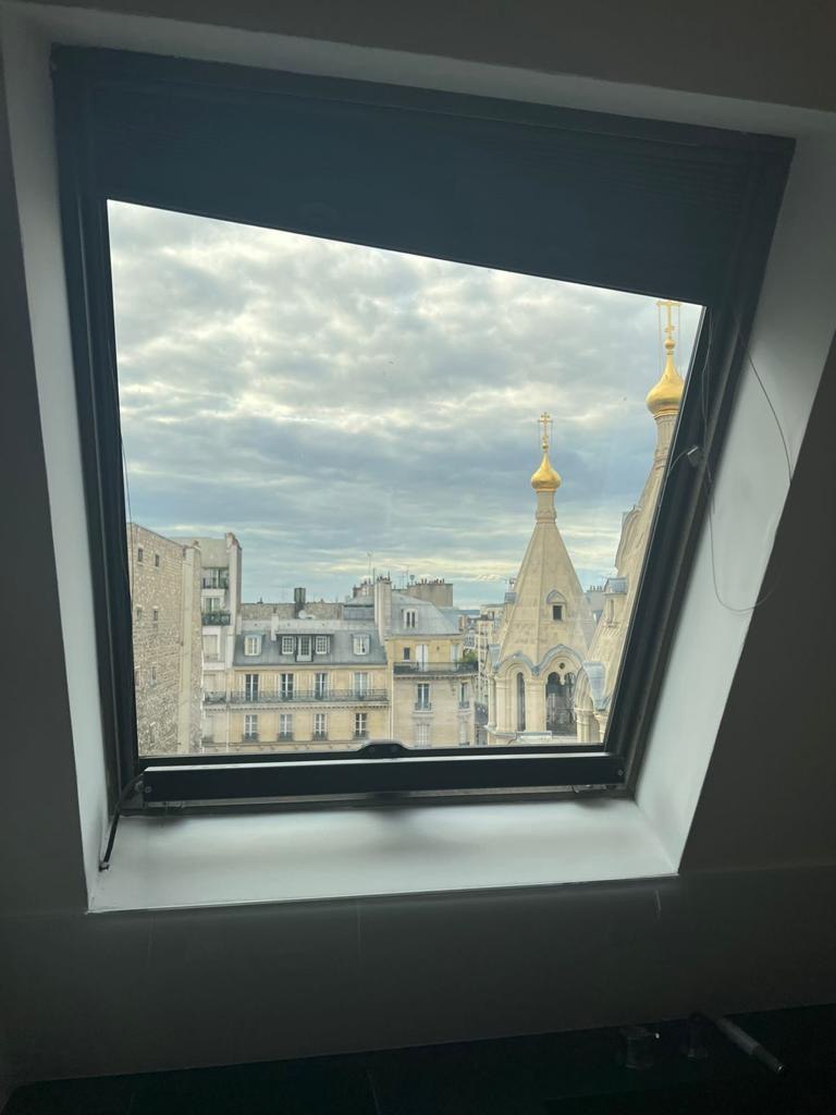 Perfect Top Floor Apt. Paris 8th