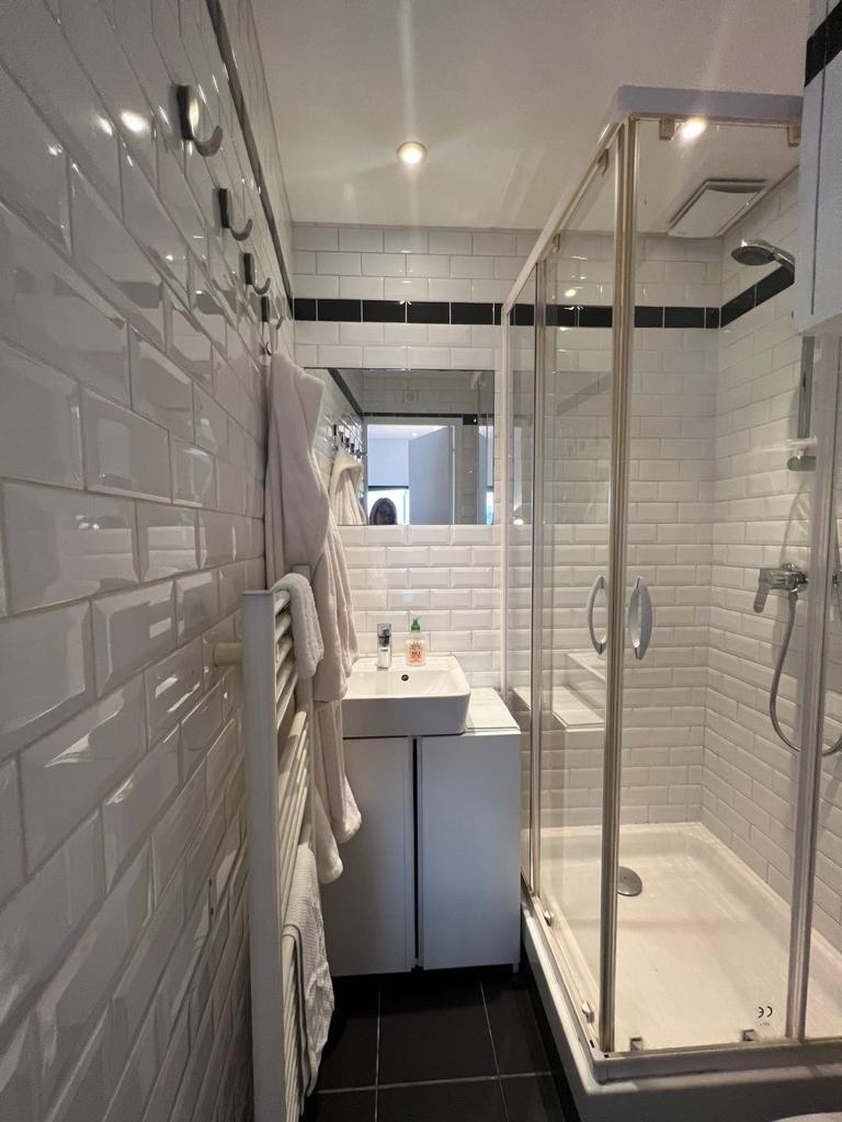 Perfect Top Floor Apt. Paris 8th