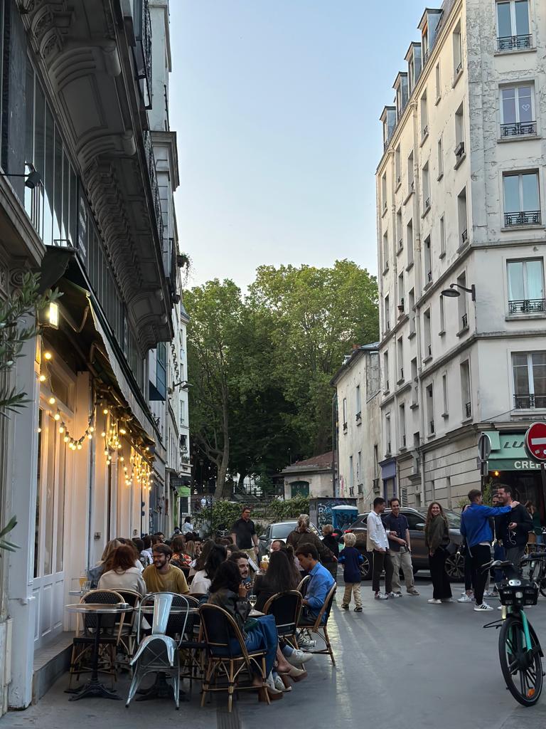 canal saint martin neighborhood paris